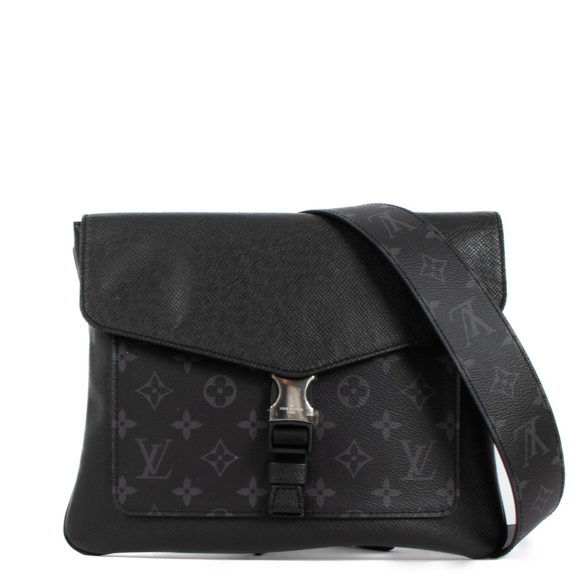 Louis vuitton outdoor flap messenger store
