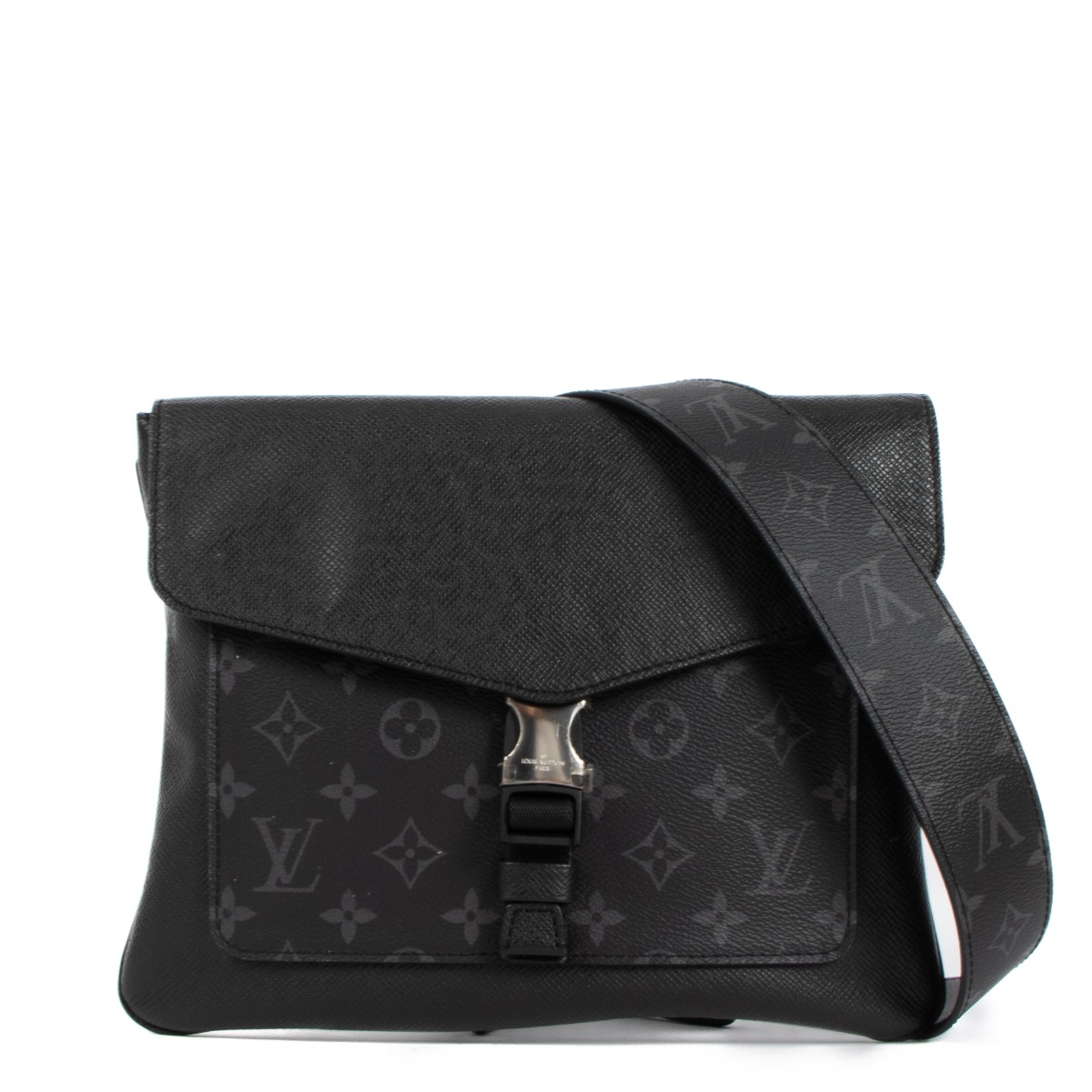 Louis Vuitton Outdoor Flap Messenger in Black for Men