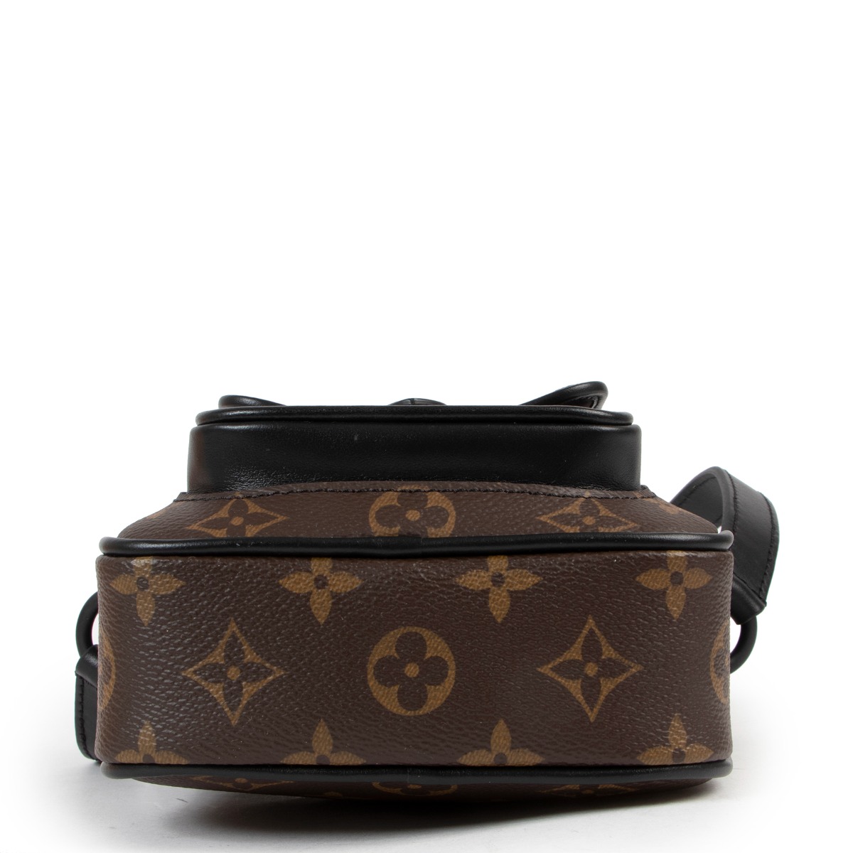Shop Louis Vuitton MONOGRAM Christopher wearable wallet (M69404) by パリの凱旋門