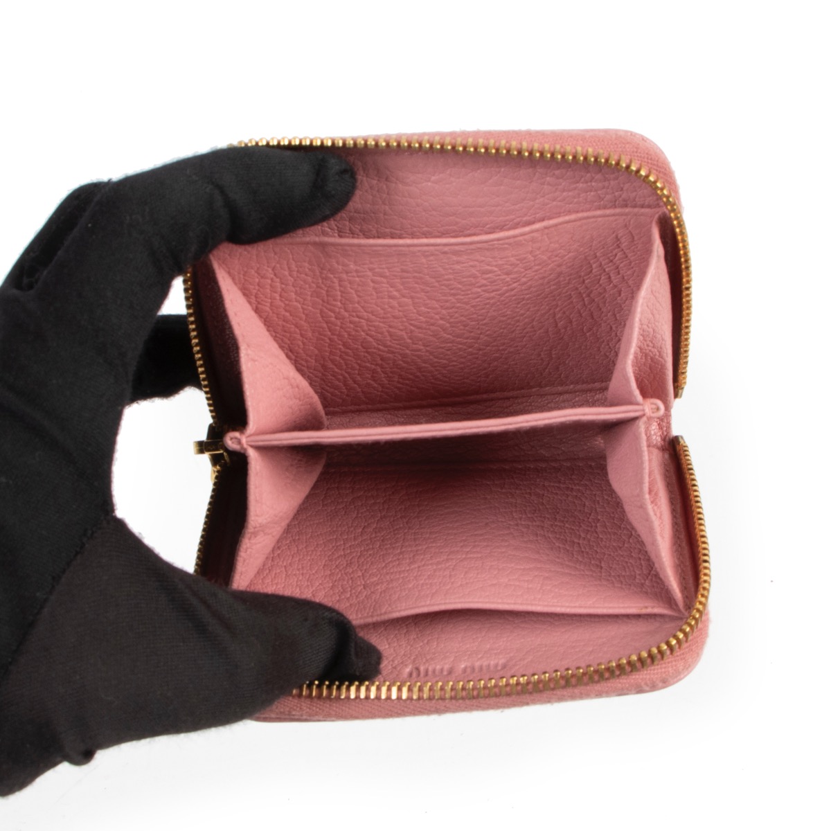 Miu Miu Pink Zippy Wallet ○ Labellov ○ Buy and Sell