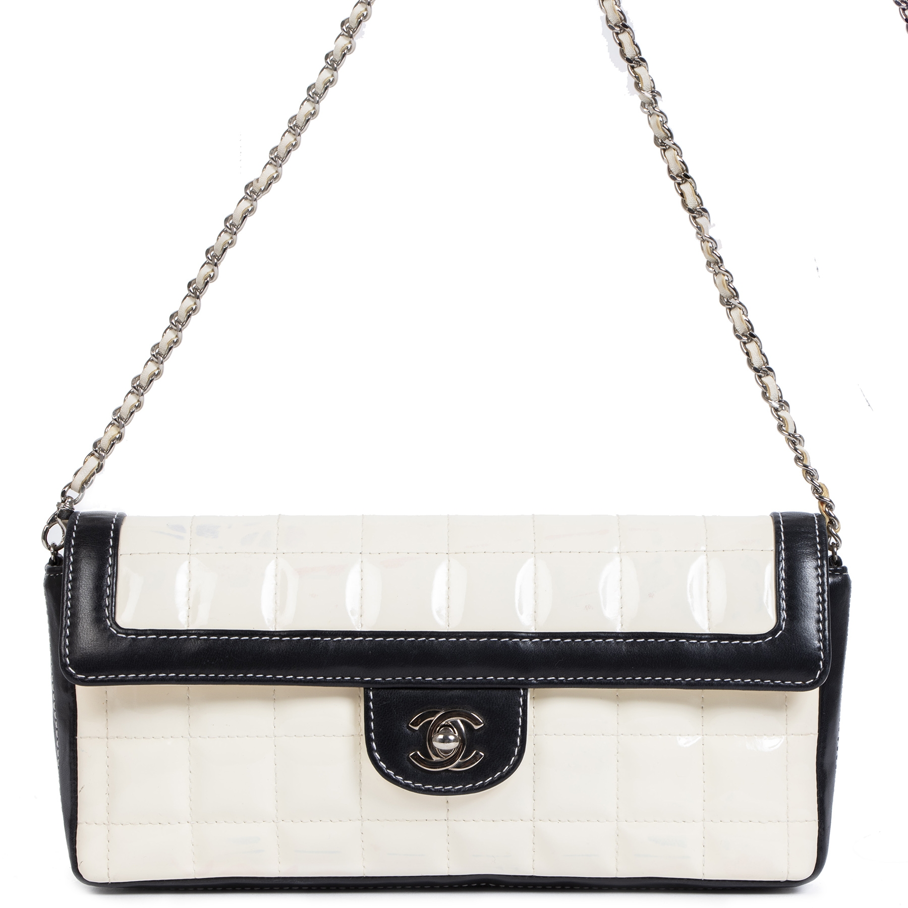 Chanel Black Classic flap bag ○ Labellov ○ Buy and Sell Authentic Luxury