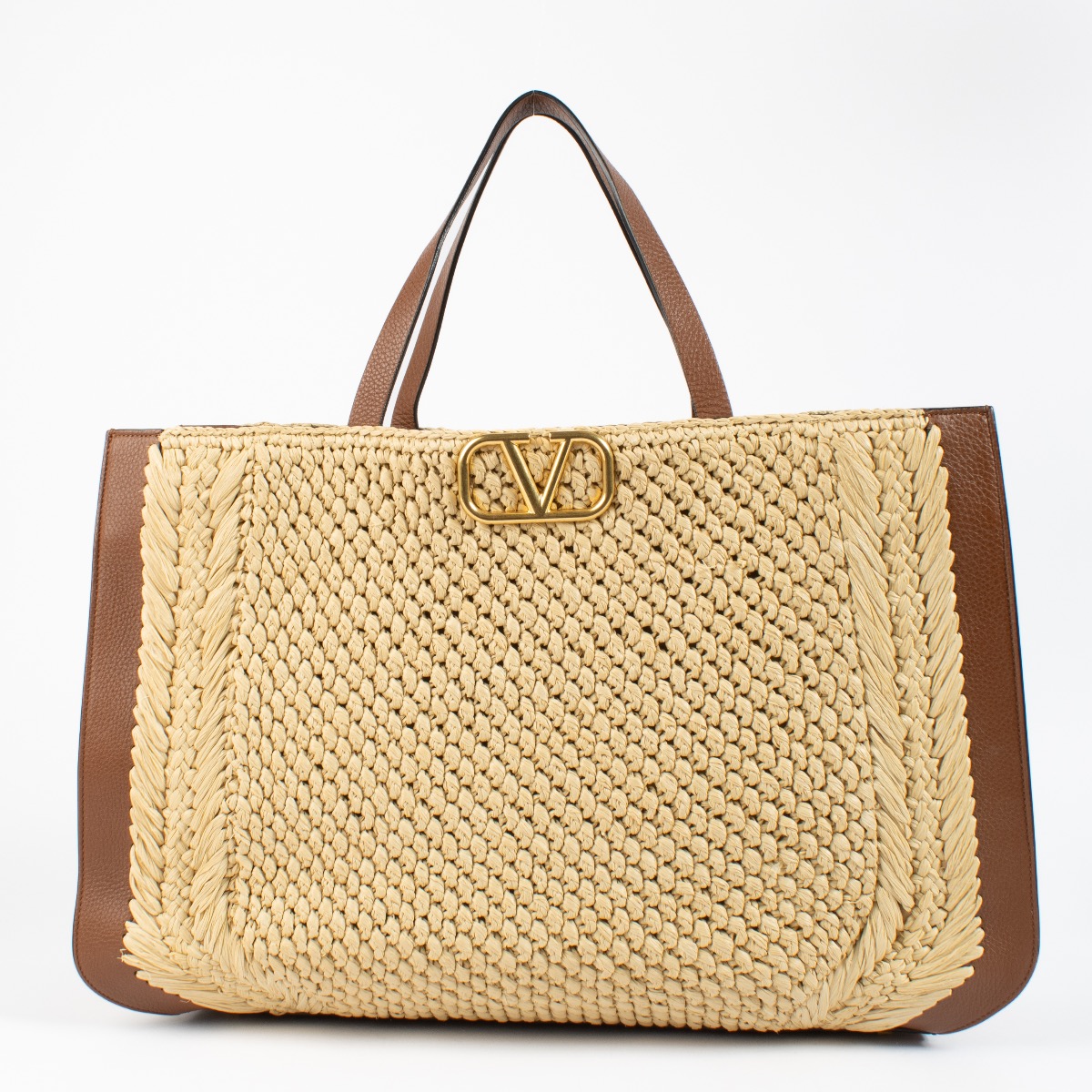 【関税&送料込】Valentino Garavani Embellished Raffia Vlogo Valentino Garavani VLogo Raffia Crossbidy Bag | Neutrals
