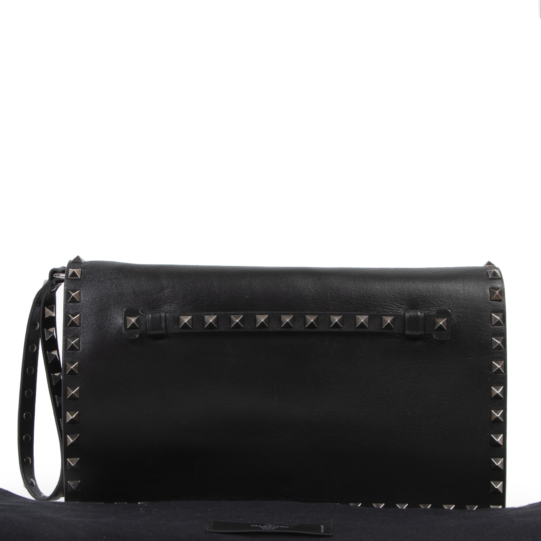 Valentino Garavani All Black Rockstud Clutch ○ Labellov