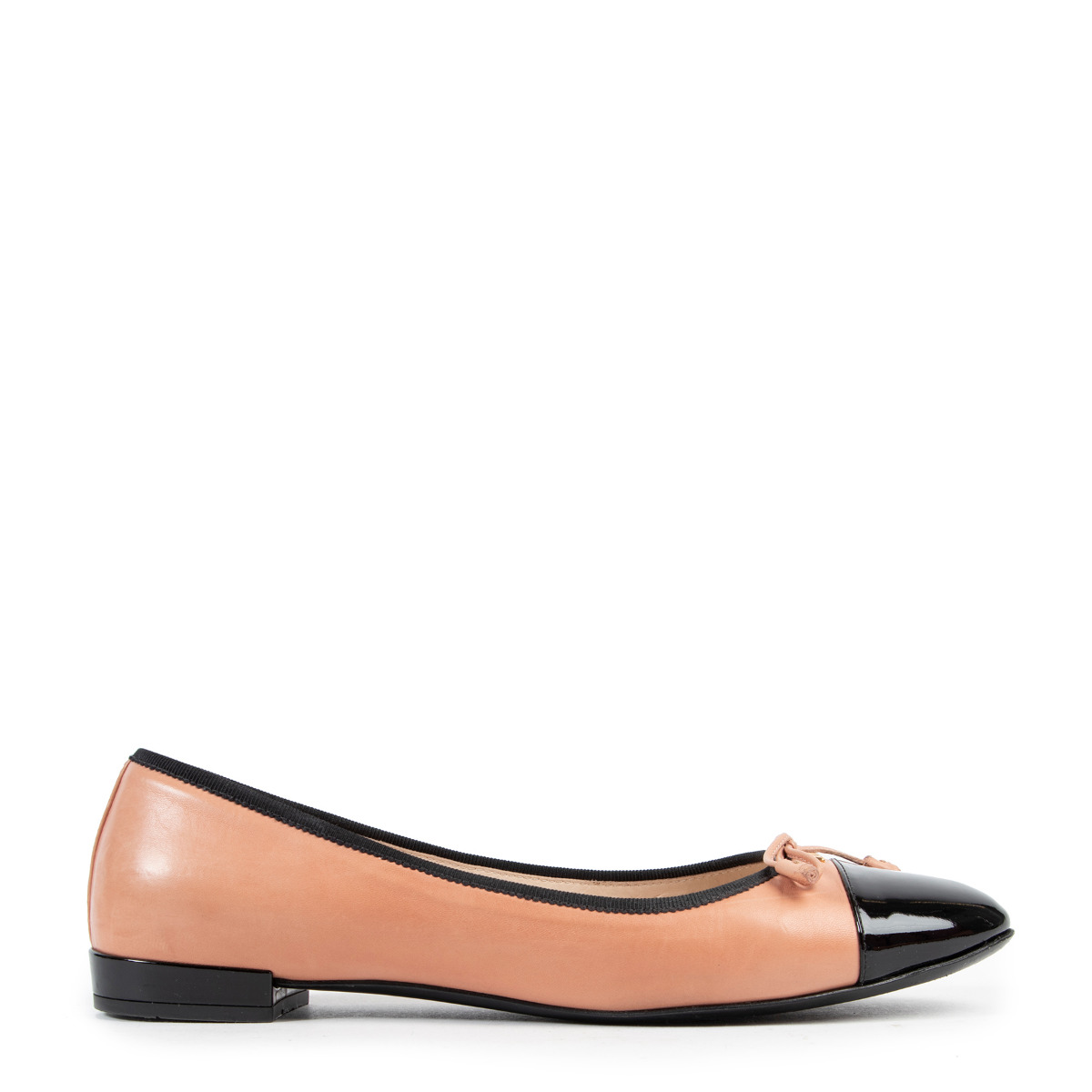 Prada Two Tone Ballerina Flats size 39.5 Labellov Buy and Sell Authentic Luxury