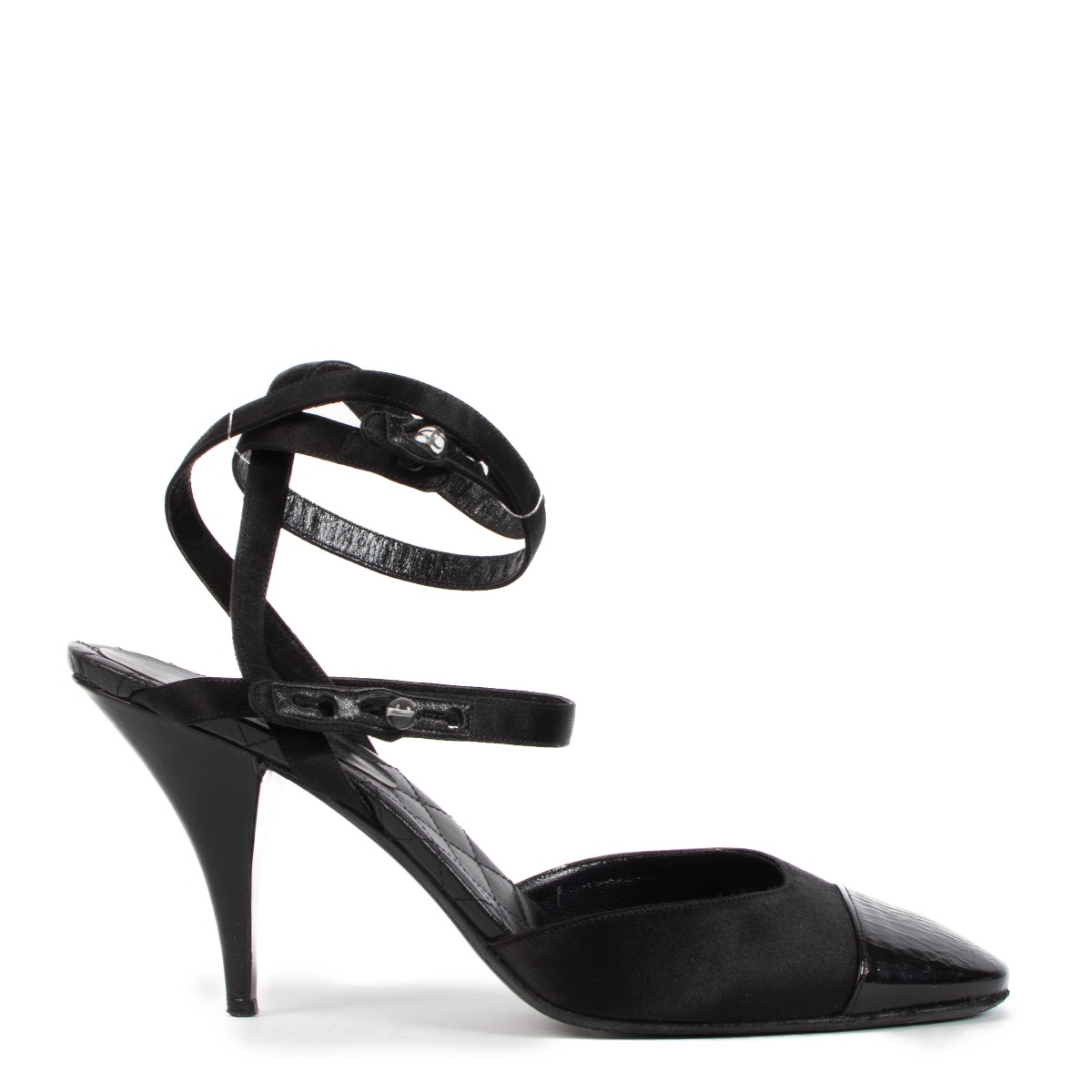 靴 CHANEL BLACK ANKLE STRAP WRAP HEELS 2003 Chanel Crystal Wrap Heels | 9.5 - Lucky Vintage