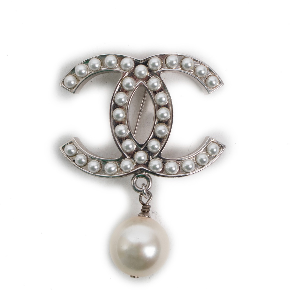 Chanel 2005 Silver CC Faux Pearl Brooch ○ Labellov ○ Buy and Sell Authentic  Luxury