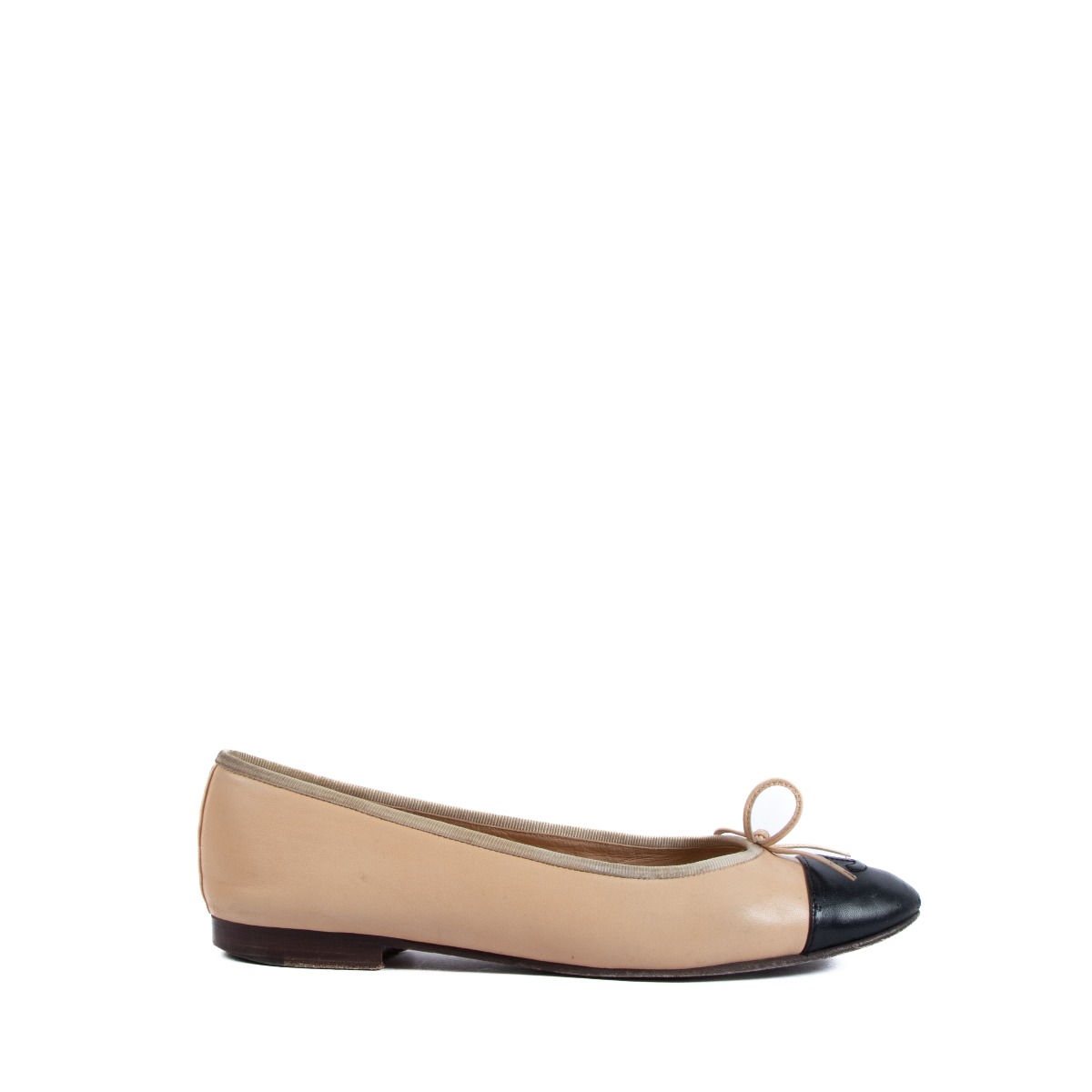 Chanel Black & Nude Leather Ballerina Flats - Size 38,5 Labellov Buy and Sell  Authentic Luxury