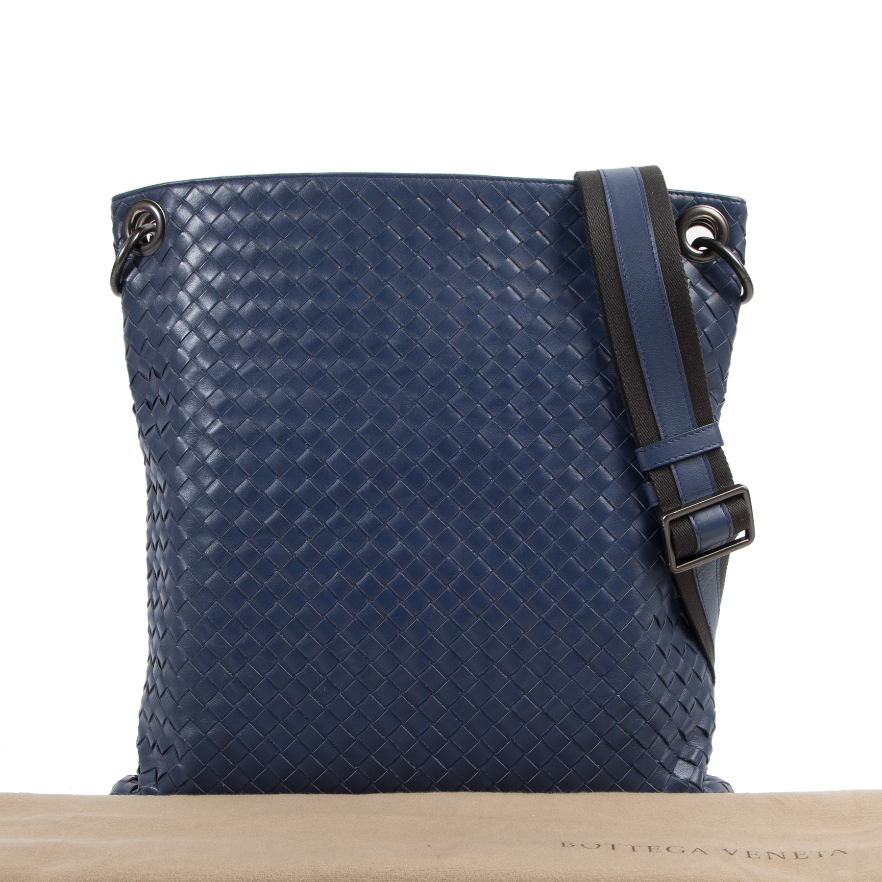 Bottega veneta intrecciato deals messenger bag