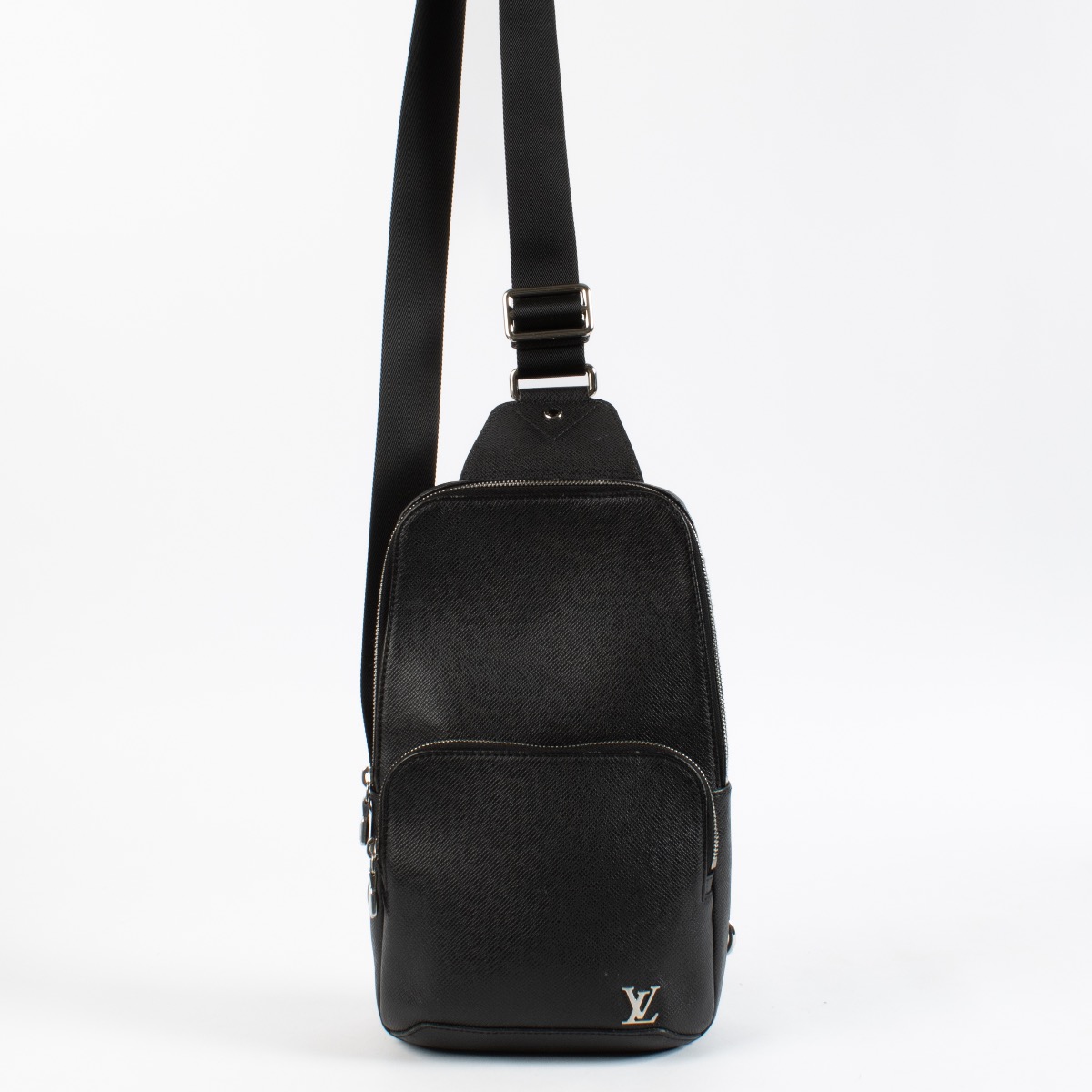 901_louis_vuitton_black_leathe