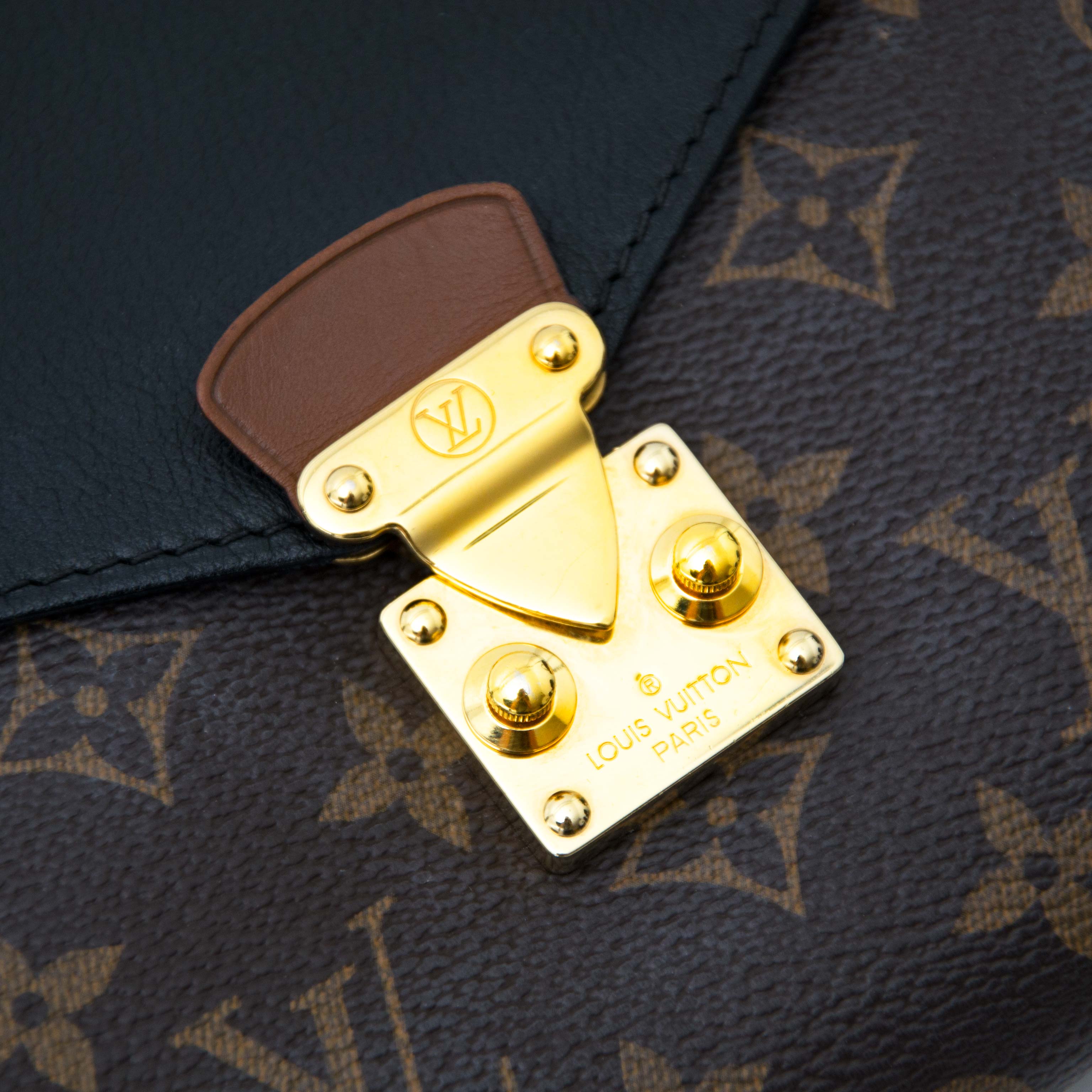 Louis Vuitton Sesame Pallas Monogram Canvas bag Brown Leather ref.163434 -  Joli Closet