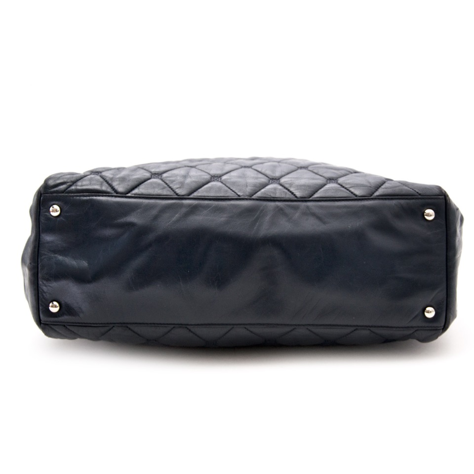 Chanel Large Leather Tote Bag in navy leather ○ Labellov ○ Buy