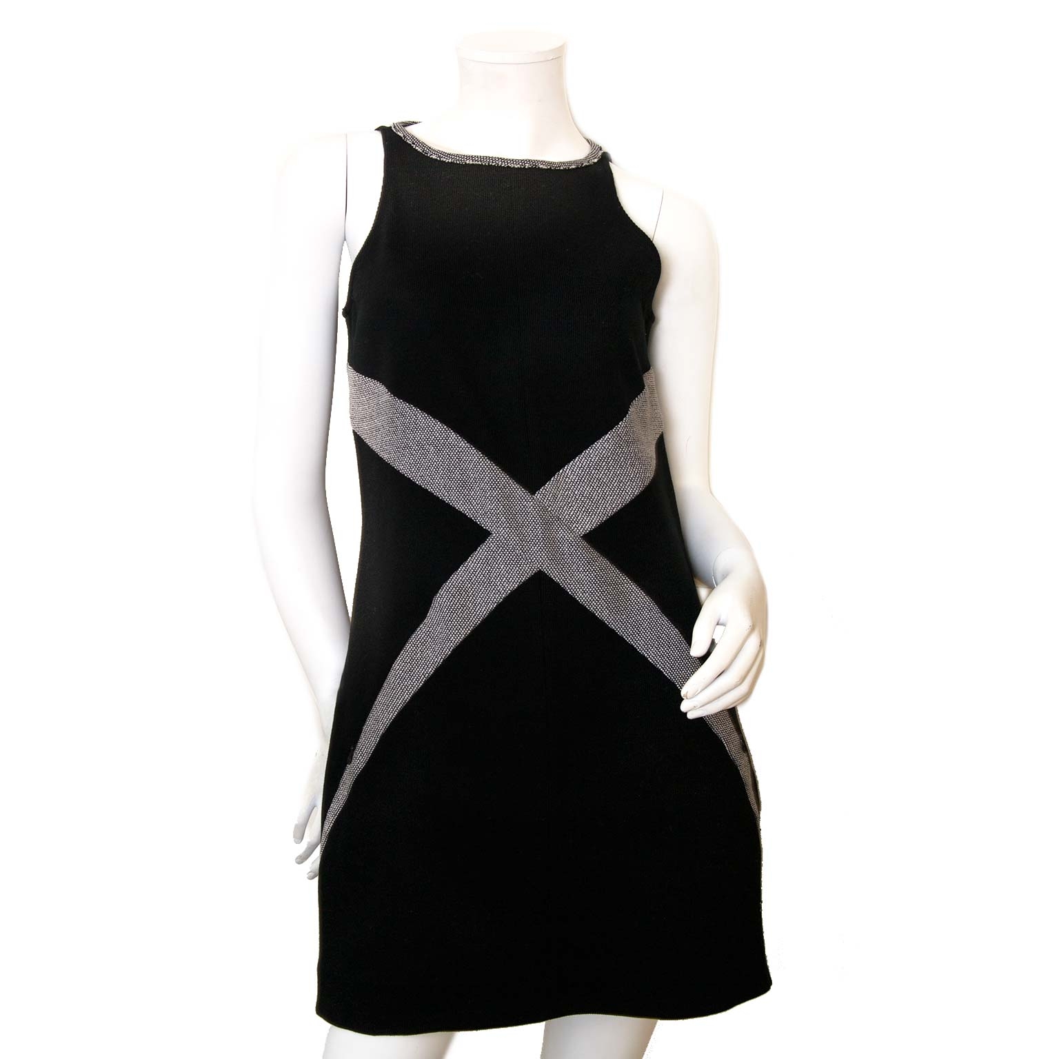 Chanel Black And White Knit Dress - Size 38 ○ Labellov
