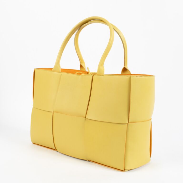 Bottega Veneta Sherbet Medium Arco Tote Bag ○ Labellov ○ Buy and