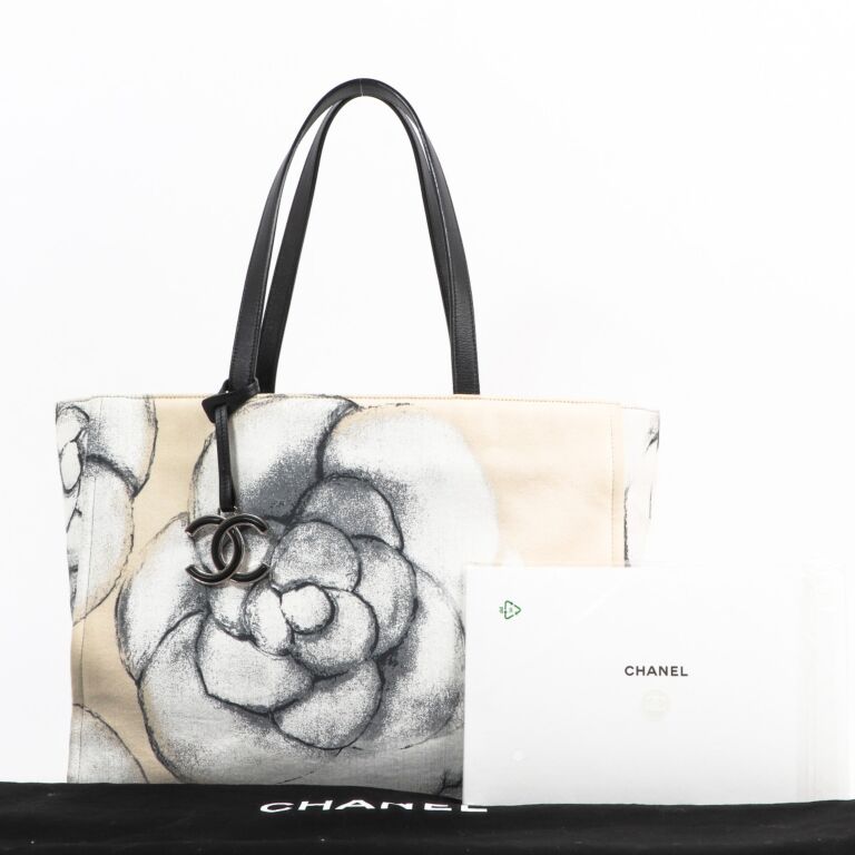 Chanel Fall/Winter 2016 Beige Camellia Tote Bag ○ Labellov ○ Buy