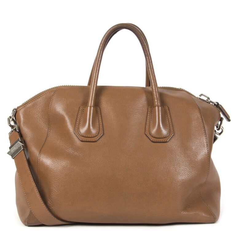 Givenchy antigona medium outlet size