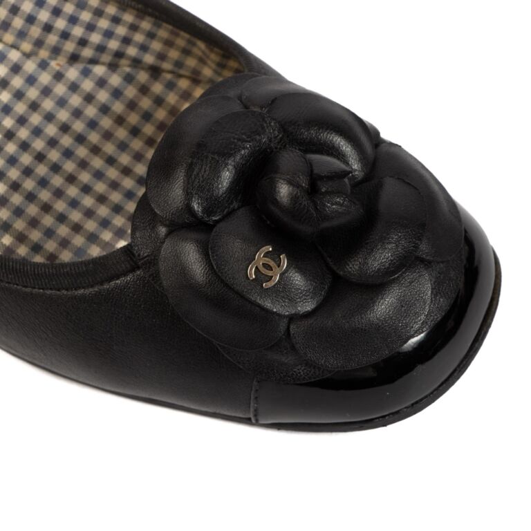 Chanel Black Camelia Ballerina Flats - size 37 ○ Labellov