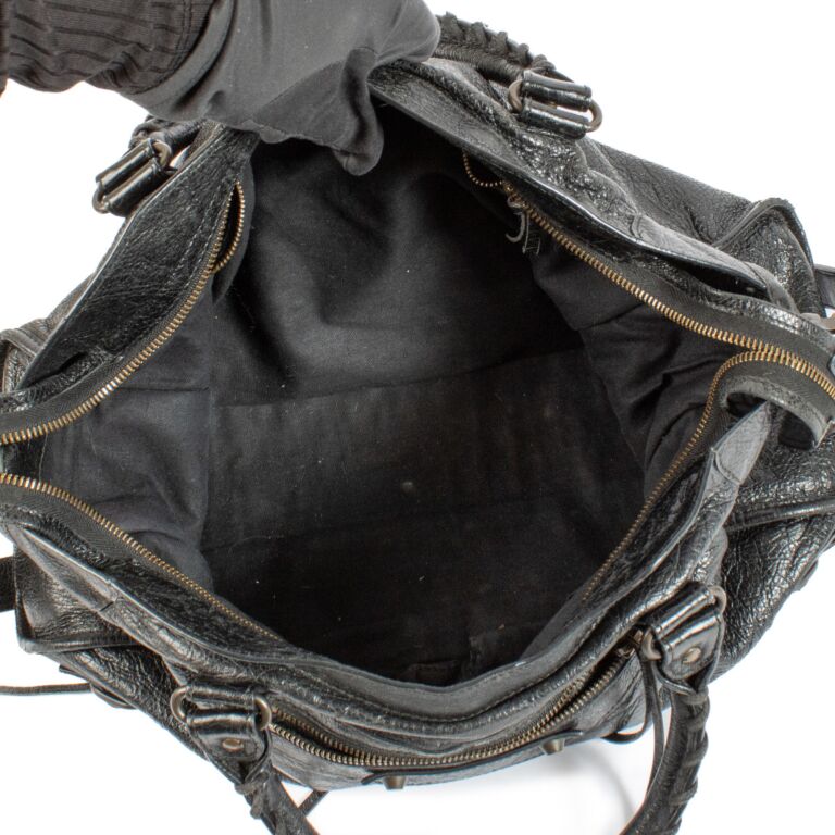 【関税&送料込】Balenciaga Medium Black Leather Shoulder Bag Crush Medium leather shoulder bag in black - Balenciaga