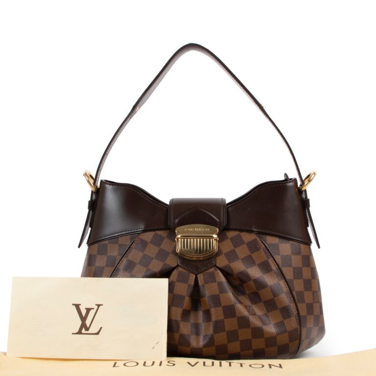 Looking for an every day bag? Check the Louis Vuitton Sistina out