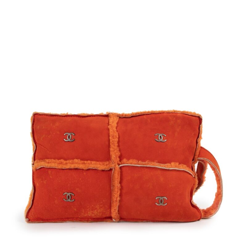 Chanel Orange Shearling Clutch ○ Labellov ○ Buy and Sell