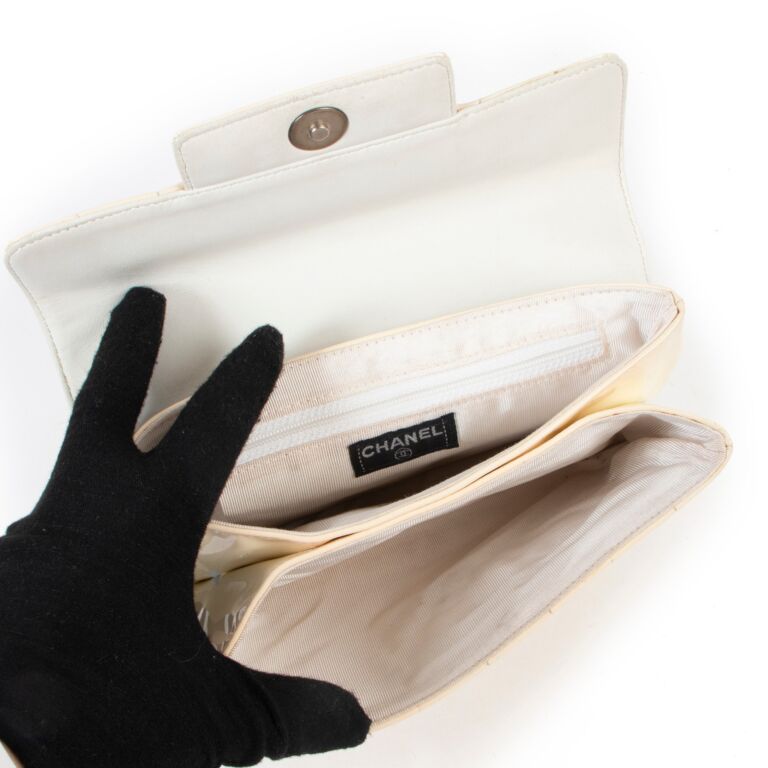 CHANEL Cream Leather Handbag – Labels Luxury