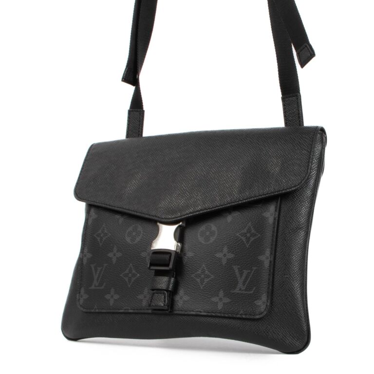 Louis Vuitton Outdoor Flap Messenger in Black for Men