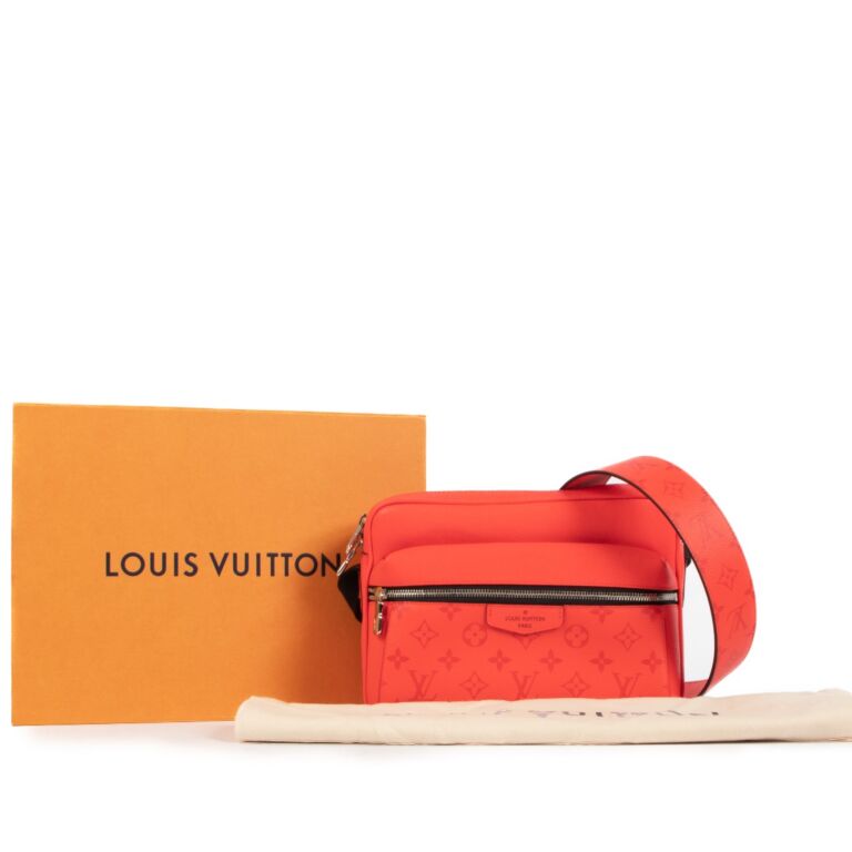 Outdoor cloth bag Louis Vuitton Red in Cloth - 32029700