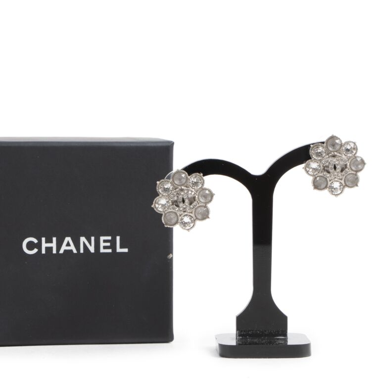 CHANEL フラワー Bonhams : Karl Lagerfeld for Chanel: a Pair of Daisy and CC