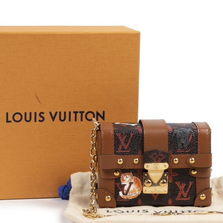 Catogram: Grace Coddington brings her cats to Louis Vuitton