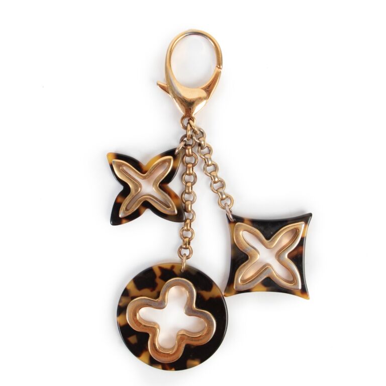 Bag charm Louis Vuitton Gold in Chain - 24560873