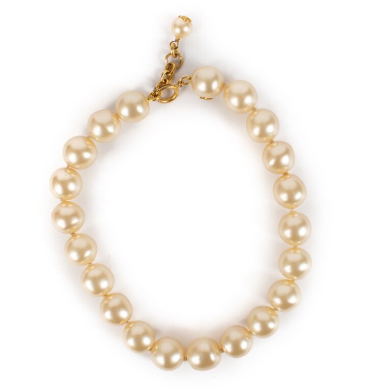 Chanel 93P White Faux Pearl Necklace Labellov Buy and Sell Authentic Luxury