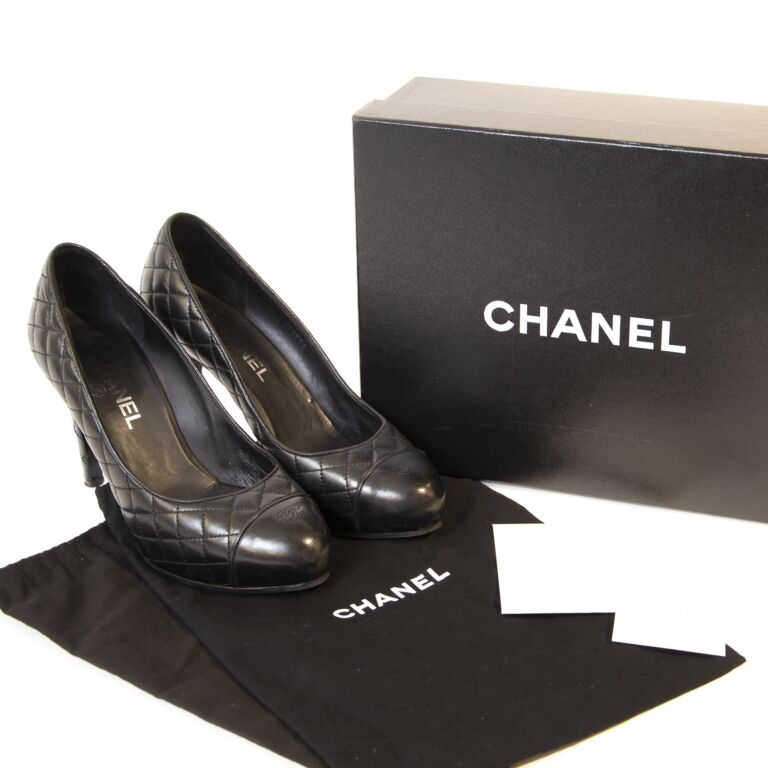 Chanel Black Quilted Leather CC Pumps - Size 39 ○ Labellov ○ Buy