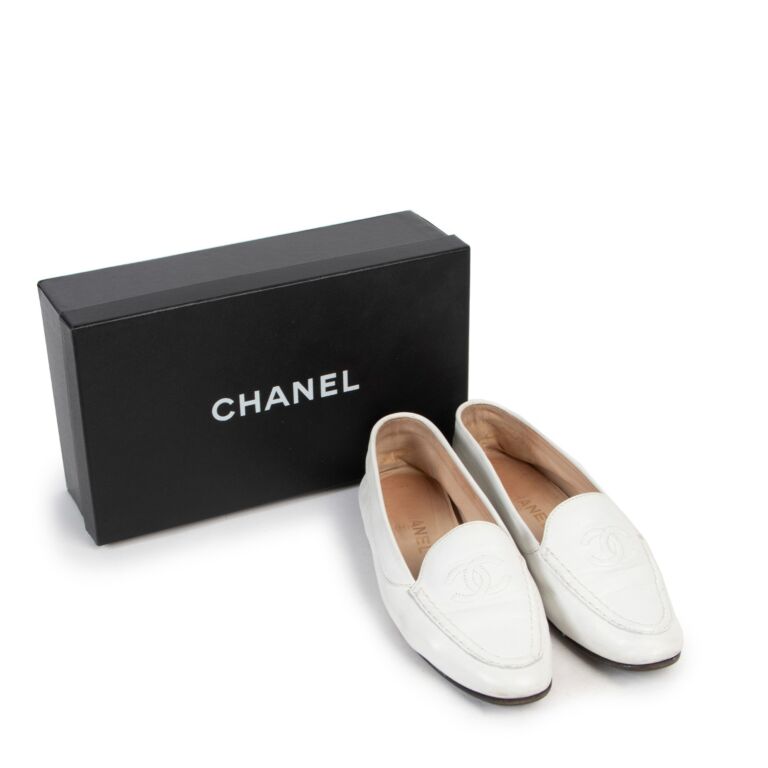 Chanel White Loafers - Size 39 ○ Labellov ○ Buy and Sell Authentic Luxury