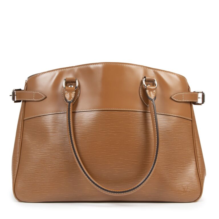 Louis Vuitton - Authenticated Passy Handbag - Leather Brown Plain for Women, Good Condition
