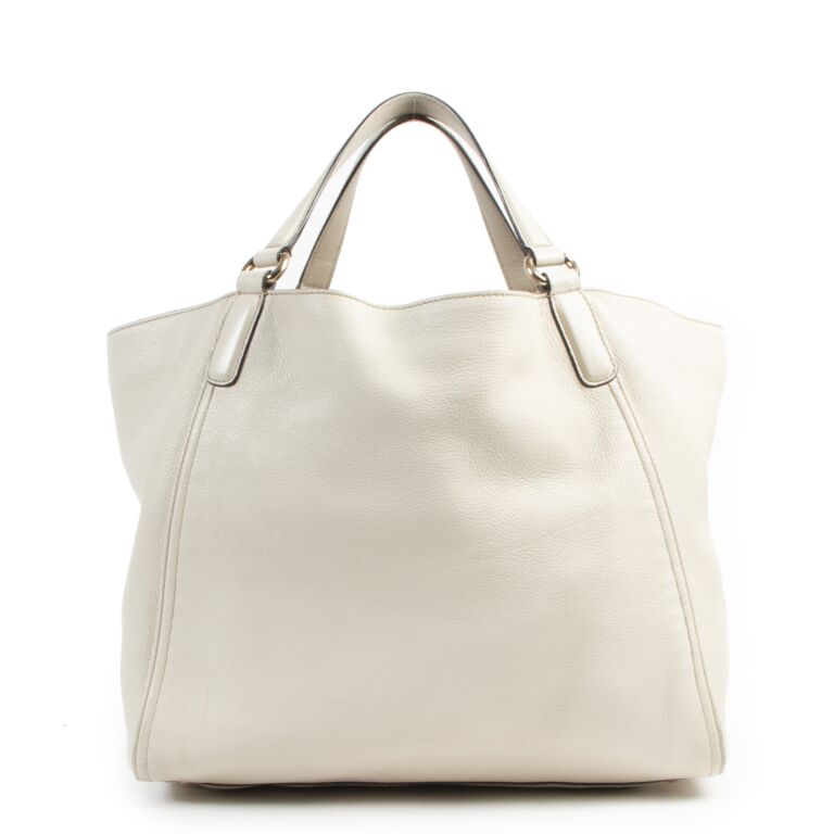 【関税&送料込】Gucci Bags White GG Marmont small shoulder bag in white leather | GUCCI® SG