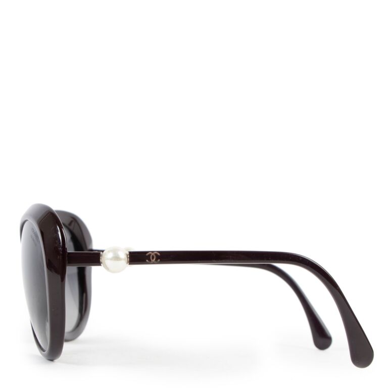 Oversized sunglasses Chanel Black in Plastic - 23706952