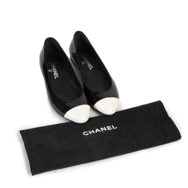 Chanel White/Black Lace and Patent Leather Bow Ballet Flats Size
