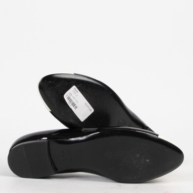 Chanel Black And White Patent Ballet Flats - size 38 ○ Labellov