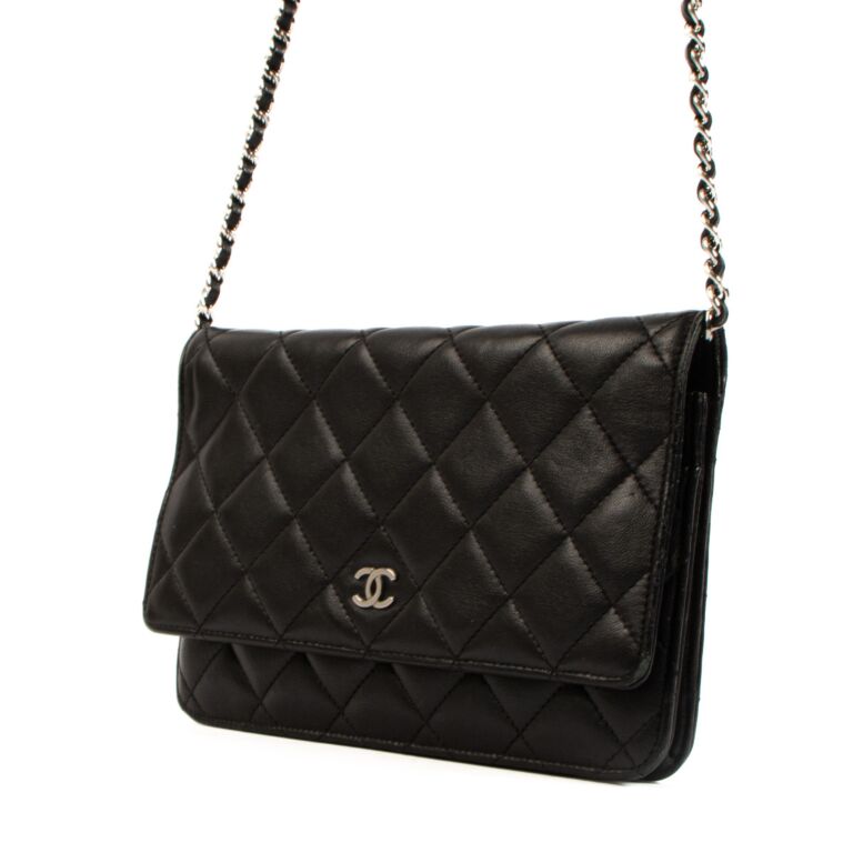 Wallet on chain WOC with top handle Chanel