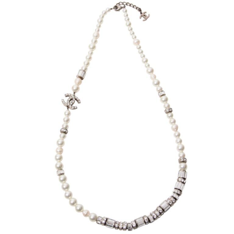 Chanel Pearl Necklace ○ Labellov ○ Buy and Sell Authentic Luxury