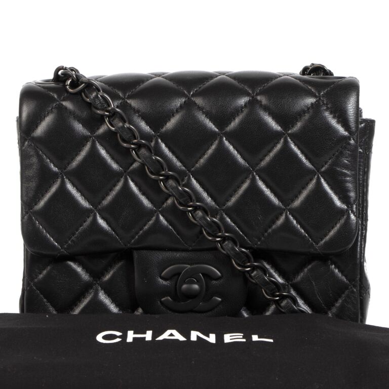 Chanel so online black flap bag