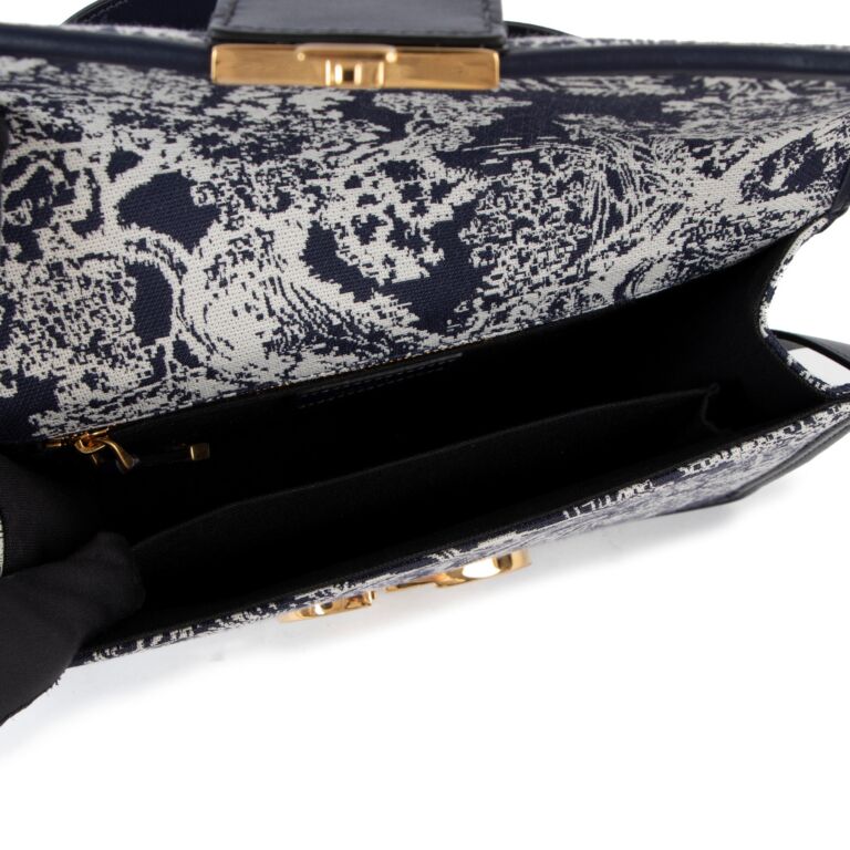 30 montaigne jacquard sale canvas clutch bag