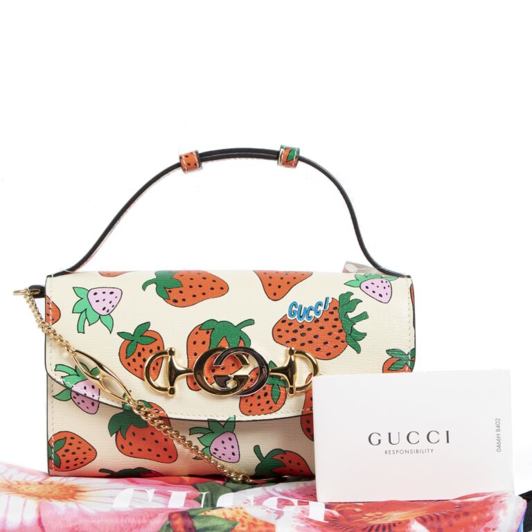Gucci hotsell strawberry pouch