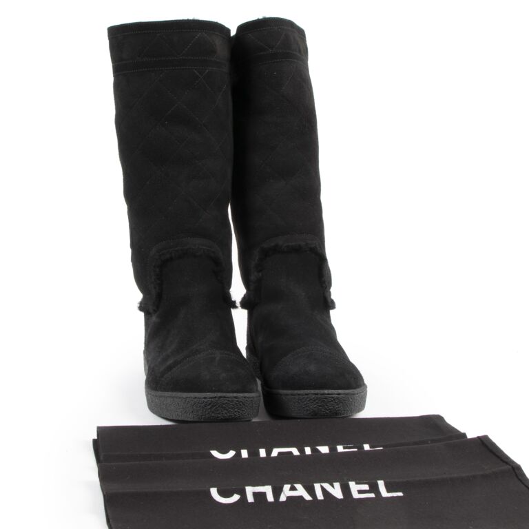 Chanel Black Matelasse Mouton Boots - Size 39 ○ Labellov ○ Buy and Sell  Authentic Luxury