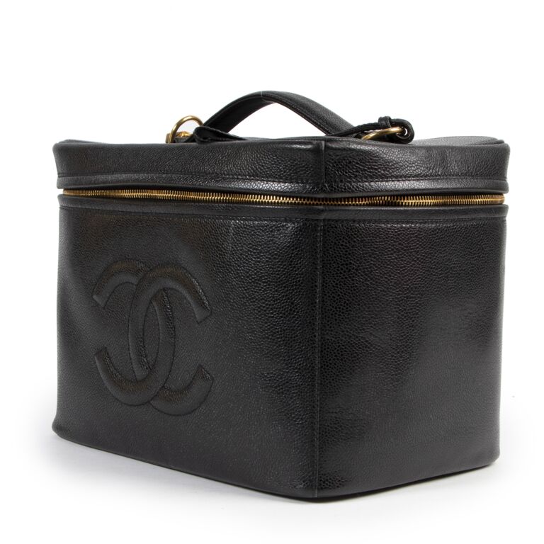 Chanel Vintage Black Leather Beauty Case ○ Labellov ○ Buy and