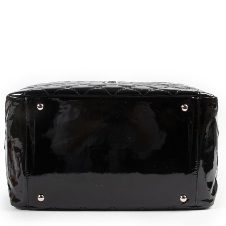 Quilted patent leather handbag shop
