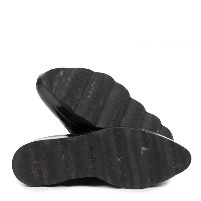 【PRADA✨】 ハイヒール 23.5~24cm 黒 ブラック 本革 箱付 Prada Brushed Leather Lace-Up Shoes | Saks Fifth Avenue