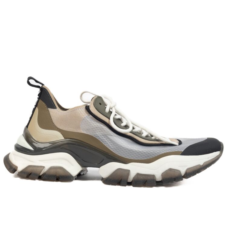 Moncler outlet shoe sizing