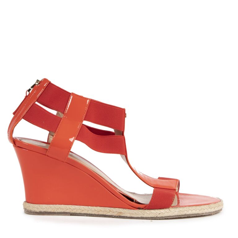 Red strappy 2025 wedge sandals