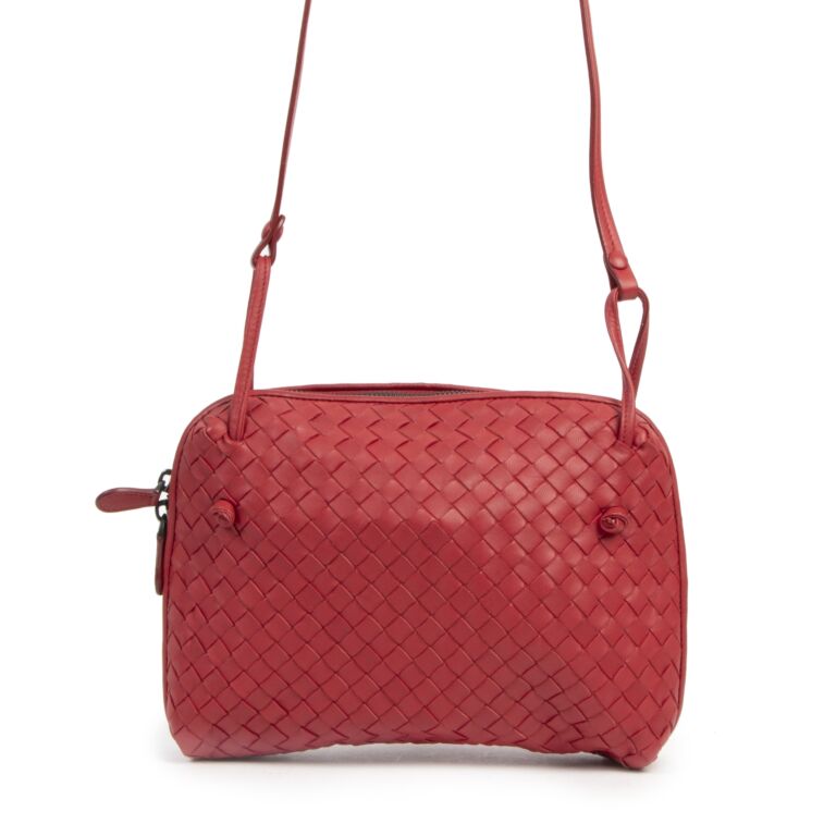 Bottega Veneta Dahlia Intrecciato Nappa Messenger Bag Labellov Buy and ...