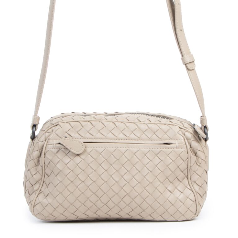 バッグ・カバンその他 BOTTEGA VENETA  Woven Camera Bag Bottega Veneta Beige Intrecciato Woven Leather Camera Bag